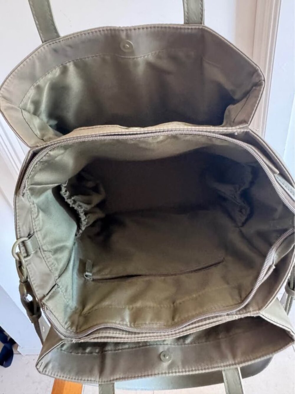 NWOT Béis Commuter Travel/Tote Purse - Picture 6 of 9